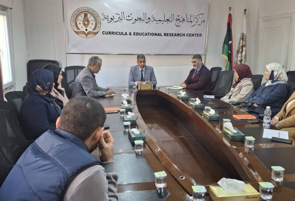 اجتماع لمناقشة الاحتياجات التدريبية ورفع كفاءة الموظفين 11 473518196 946847164214050 6346031040866617449 n