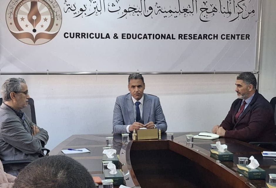 اجتماع لمناقشة الاحتياجات التدريبية ورفع كفاءة الموظفين 12 473534404 946847324214034 6969365594705900773 n