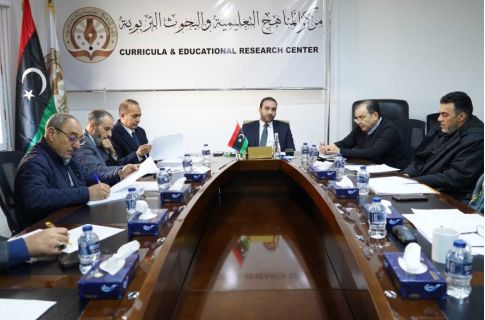 اجتماع مدير عام المركز بمديري الإدارات والمكاتب